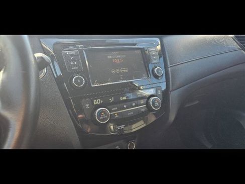 Used 2020 Nissan Rogue SV image 14