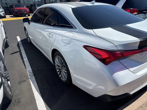 Used 2021 Toyota Avalon Limited w/ Advanced Safety Package FWD image 4