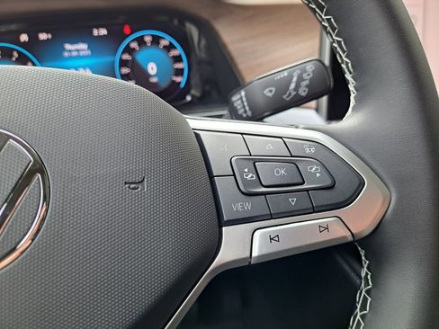 Used 2025 Volkswagen Atlas SE image 17