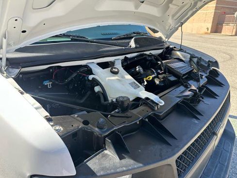 Used 2012 Chevrolet Express 2500 image 42