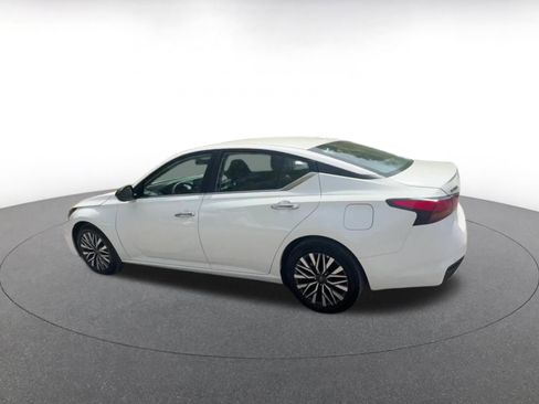 Used 2025 Nissan Altima 2.5 SV FWD image 10