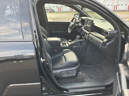 Used 2025 Toyota 4Runner Limited AWD/4WD image 30