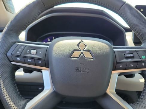 New 2025 Mitsubishi Outlander SE image 23