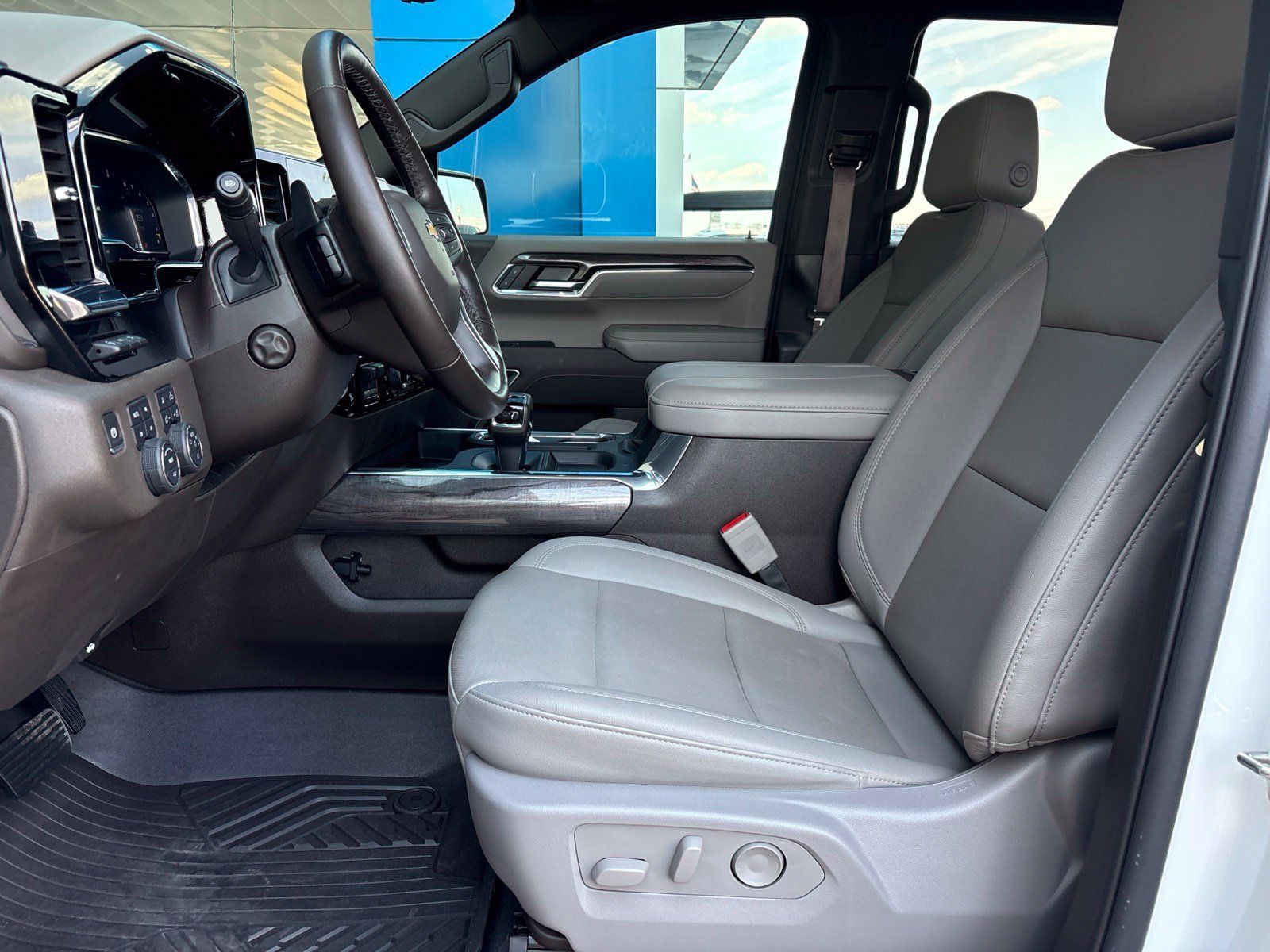 Used 2024 Chevrolet Silverado 1500 LTZ w/ LTZ Premium Texas Edition AWD/4WD image 18