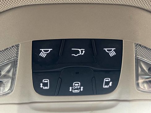 Used 2019 Chrysler Pacifica Limited image 43