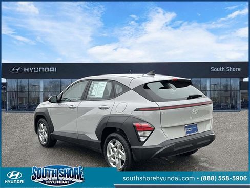 Certified 2025 Hyundai Kona SE image 8
