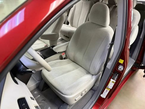 Used 2011 Toyota Sienna LE FWD image 14