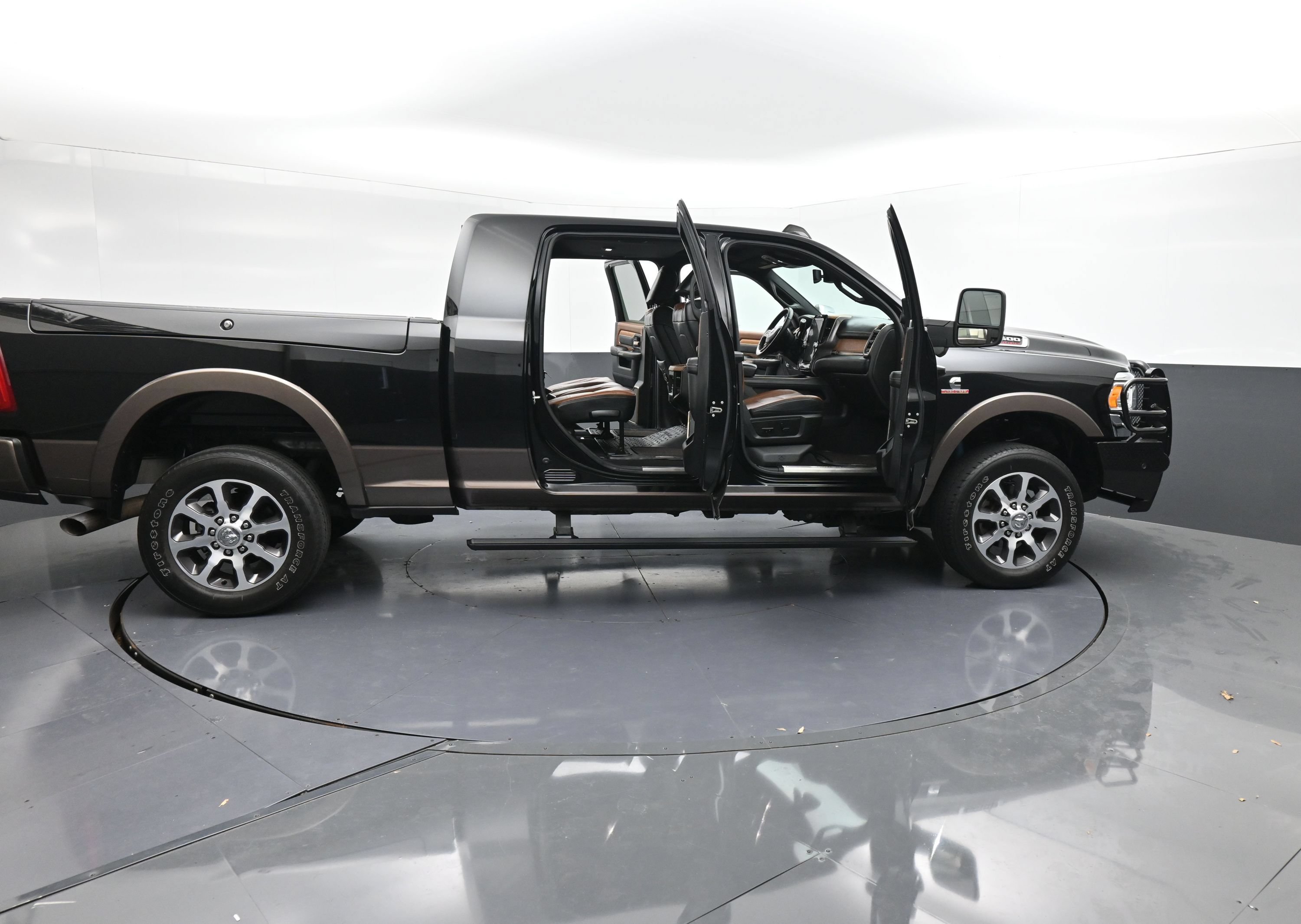 Used 2024 RAM 2500 Limited w/ Towing Technology Group AWD/4WD image 42