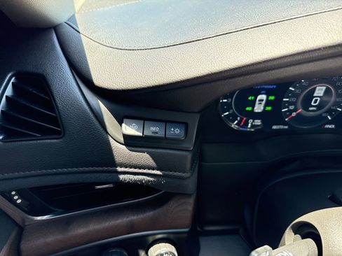 Used 2019 Cadillac Escalade Premium Luxury AWD/4WD image 21