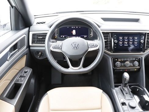 Used 2022 Volkswagen Atlas Cross Sport SE image 16