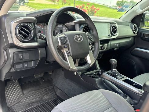 Used 2022 Toyota Tacoma SR5 w/ SR5 Appearance Package (SM) RWD image 11