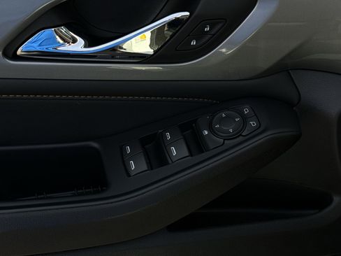 Used 2021 Chevrolet Traverse LT FWD image 15