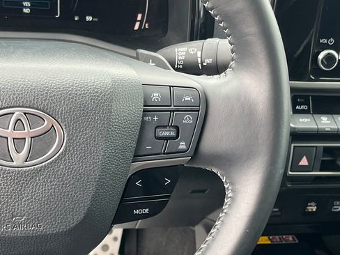 Used 2025 Toyota Camry SE FWD image 30