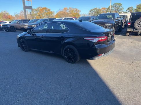 Used 2019 Toyota Camry SE image 5