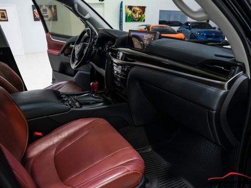 Used 2021 Lexus LX 570 4WD w/ Luxury Package image 11