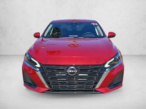 Used 2023 Nissan Altima 2.5 SV image 2