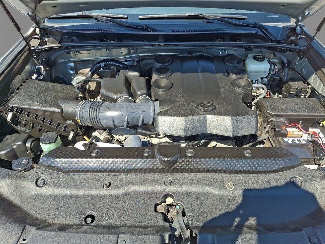 Used 2022 Toyota 4Runner SR5 AWD/4WD image 30