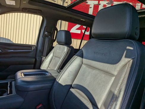 Used 2021 GMC Yukon Denali w/ Denali Premium Package image 13