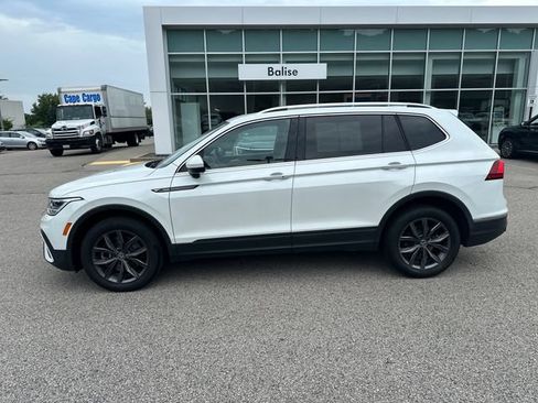 Certified 2023 Volkswagen Tiguan SE w/ Panoramic Sunroof Package AWD/4WD image 5