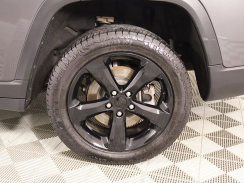 Used 2024 Jeep Grand Cherokee L Altitude AWD/4WD image 20