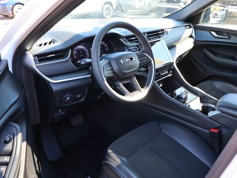 Used 2024 Jeep Grand Cherokee L Altitude image 11