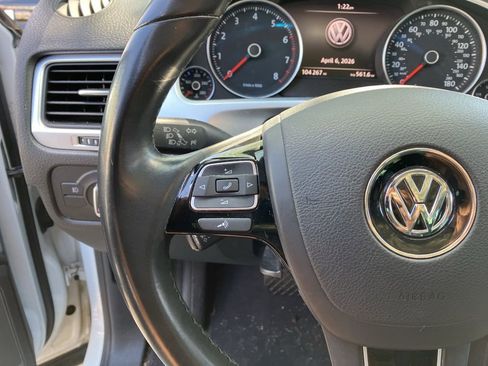 Used 2014 Volkswagen Touareg Executive image 11