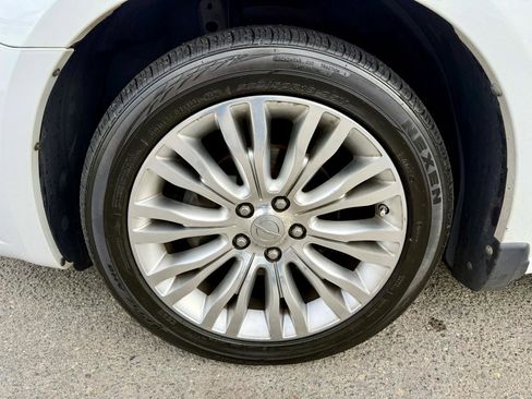 Used 2011 Chrysler 200 Limited FWD image 18