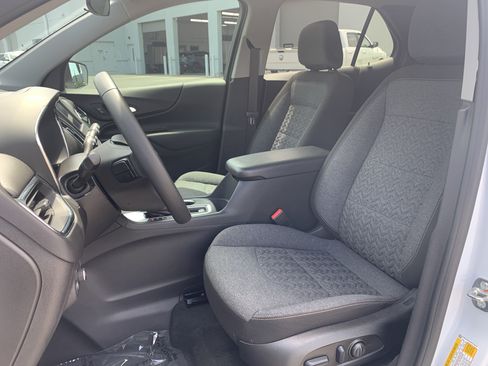 Used 2024 Chevrolet Equinox LT FWD image 25
