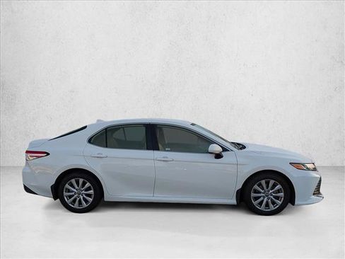 Used 2019 Toyota Camry LE image 4