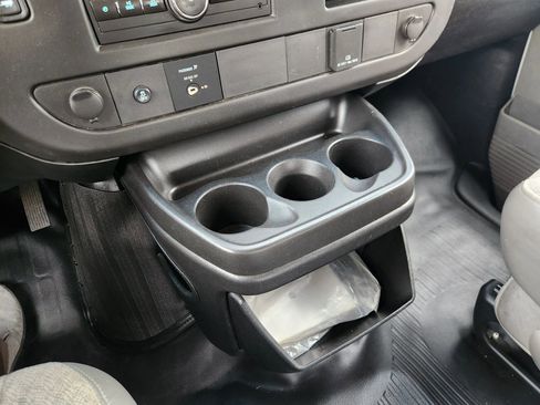 Used 2017 GMC Savana 3500 Extended image 32