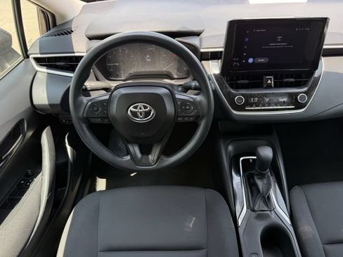 Used 2025 Toyota Corolla LE FWD image 12