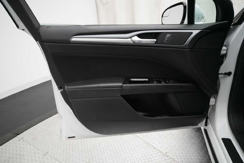 Used 2016 Ford Fusion SE FWD image 28