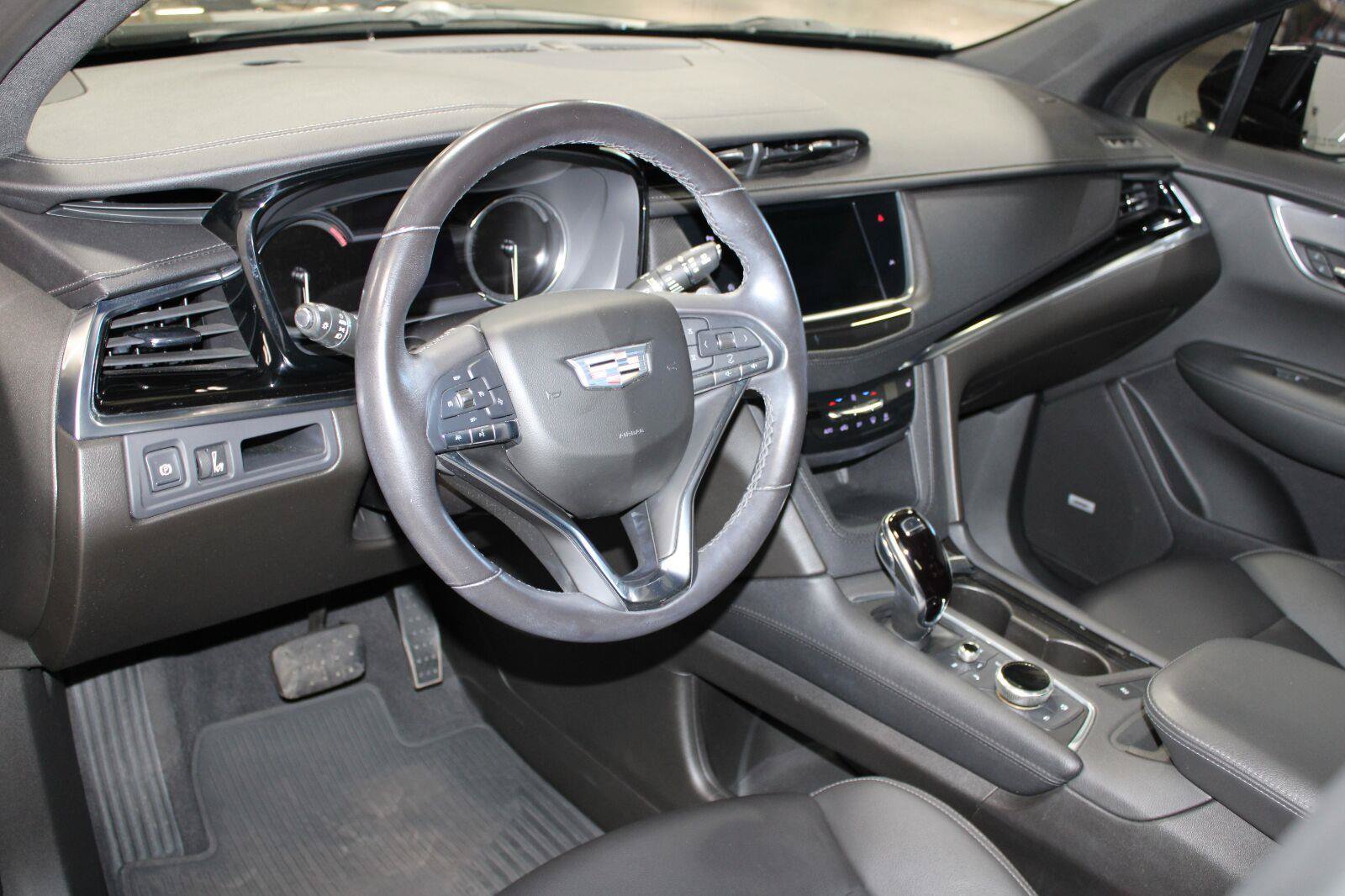 Certified 2023 Cadillac XT6 Luxury FWD image 30