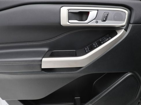 Used 2023 Ford Explorer Limited image 16