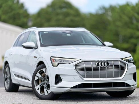 Used 2022 Audi e-tron Premium AWD/4WD image 4