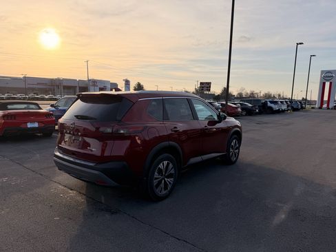 Used 2023 Nissan Rogue SV w/ SV Premium B Package image 4