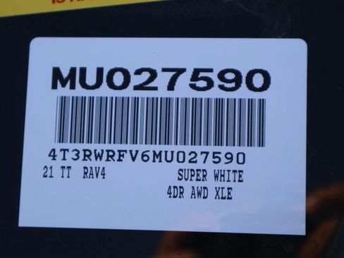 Used 2021 Toyota RAV4 XLE w/ Convenience Package image 7