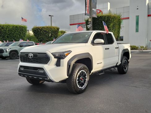 Used 2024 Toyota Tacoma TRD Off-Road w/ TRD Off Road Upgrade Package AWD/4WD image 6