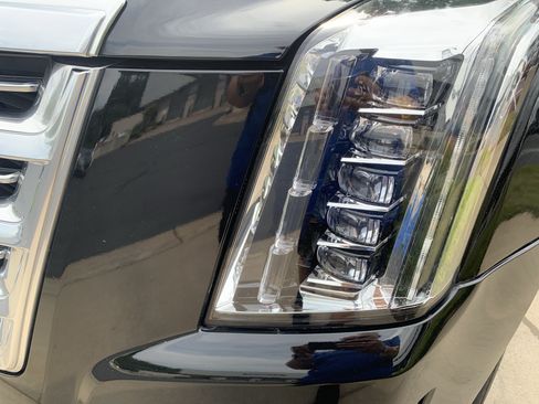 Used 2017 Cadillac Escalade Platinum AWD/4WD image 6