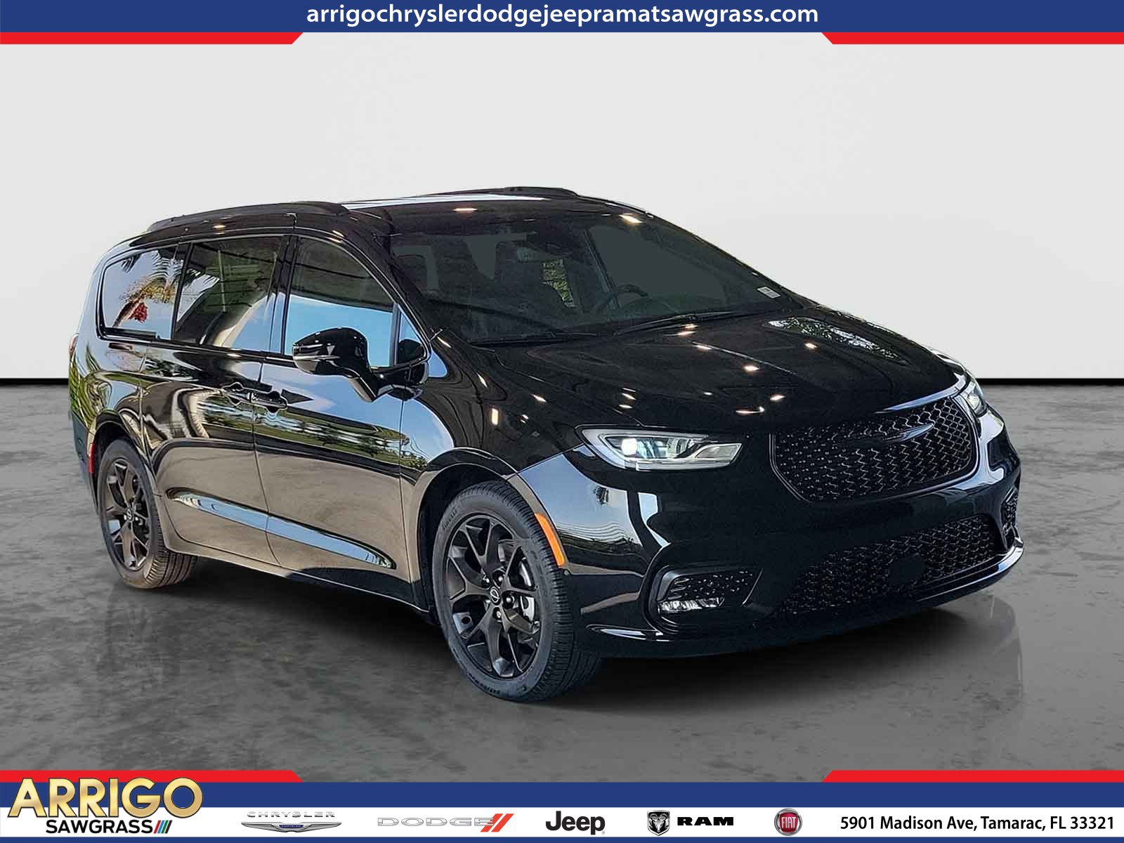 New 2026 Chrysler Pacifica Select w/ S Appearance Package FWD image 1
