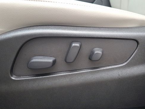 Used 2023 Cadillac XT4 Luxury w/ Cold Weather Package image 19