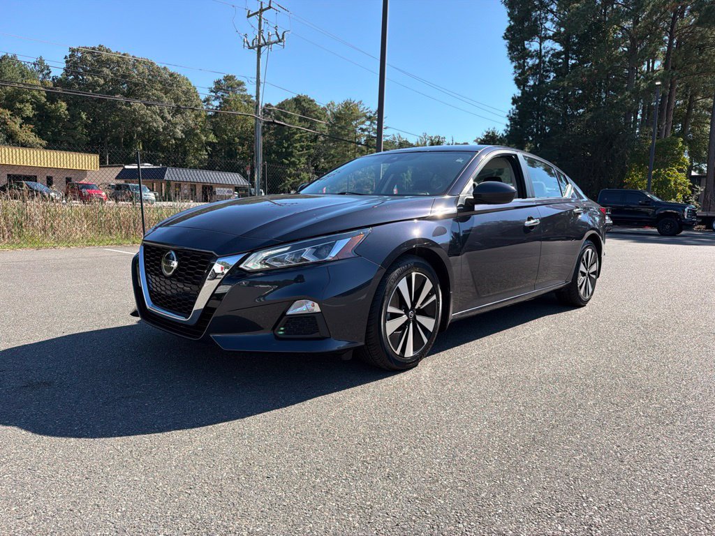Certified 2022 Nissan Altima 2.5 SV FWD image 2