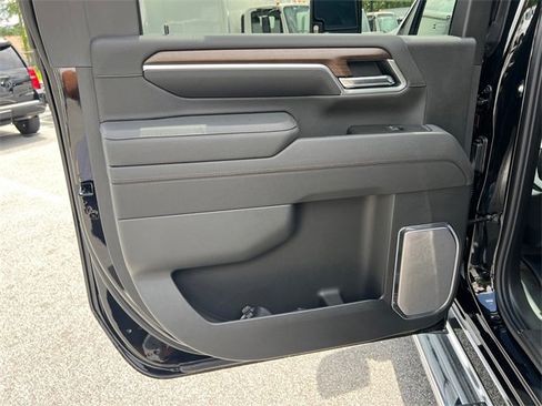 Used 2025 Chevrolet Silverado 3500 High Country w/ High Country Premium Package image 21