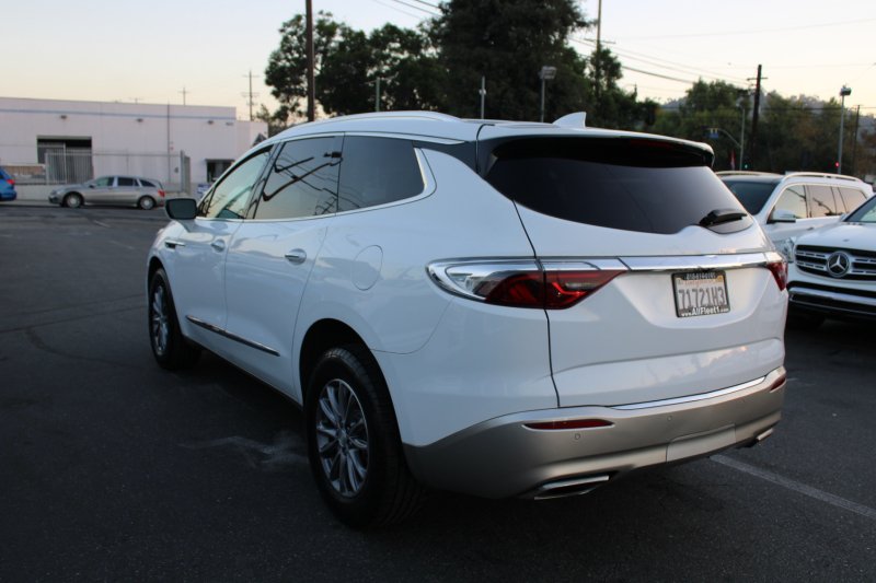 Used 2022 Buick Enclave Essence FWD image 4