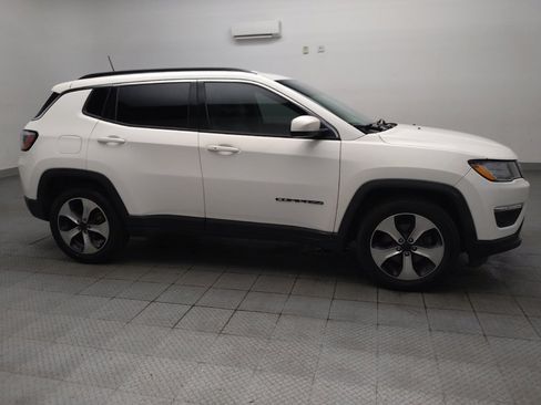 Used 2017 Jeep Compass Latitude w/ Popular Equipment Group FWD image 11