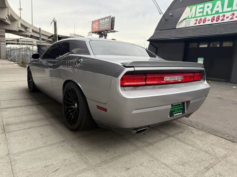 Used 2014 Dodge Challenger R/T image 7