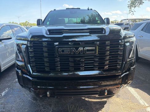 Used 2024 GMC Sierra 2500 Denali Ultimate AWD/4WD image 2