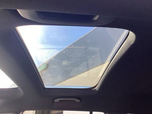 Used 2021 Mercedes-Benz GLB 250 4MATIC w/ Premium Package image 26