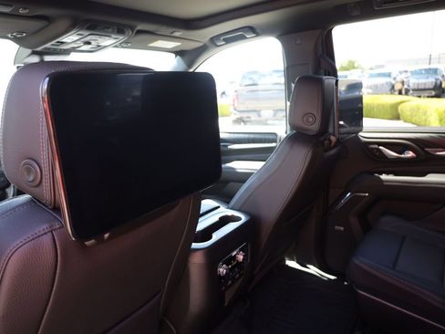 Used 2024 GMC Yukon Denali w/ Advanced Technology Package AWD/4WD image 20