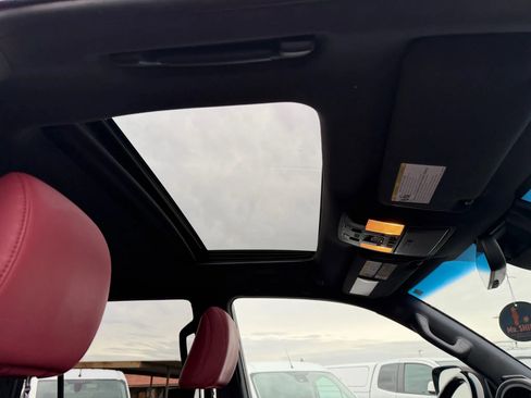 Used 2022 Lexus GX 460 Premium w/ Accessory Package image 21